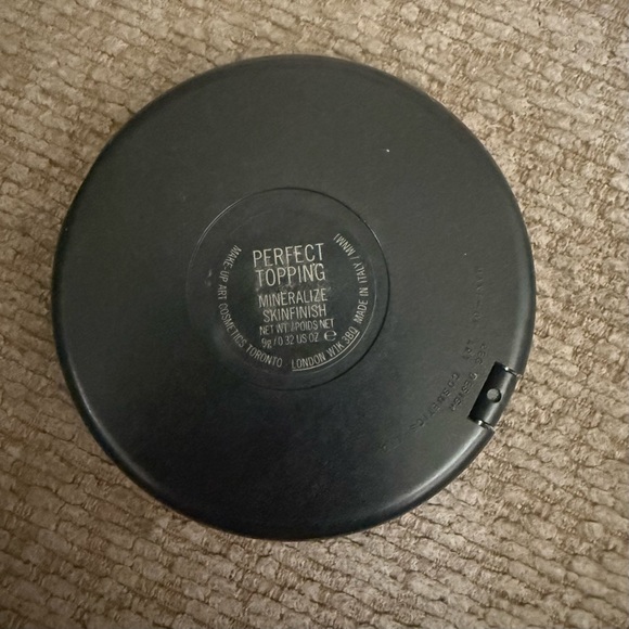 MAC Cosmetics Mineralize Skinfinish Highlighter Perfect Topping - Picture 2 of 9